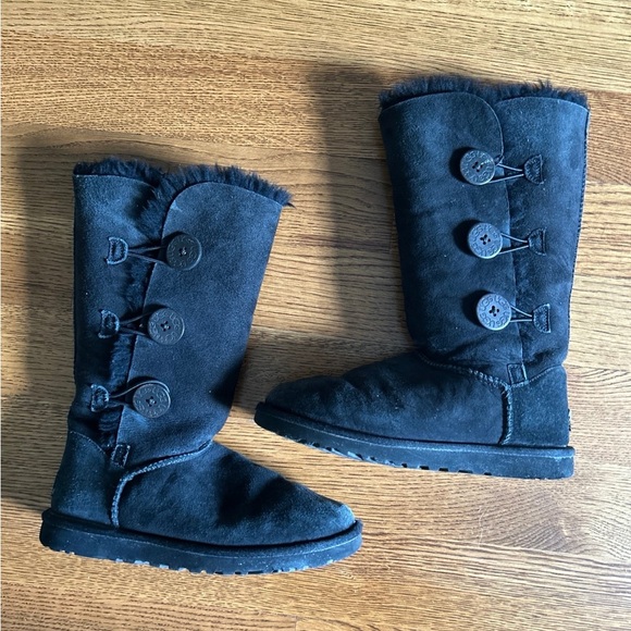 UGG Boots - Picture 1 of 12
